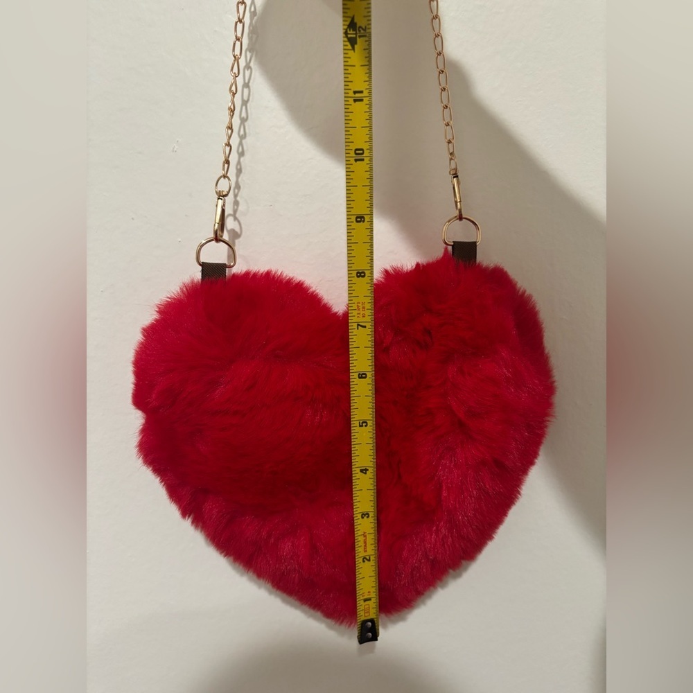 Heart-Shaped Faux Fur Crossbody Bag - Red - Picture 7 of 10